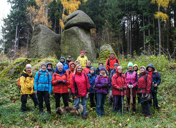 Wirklich interessant ist das Naturdenkmal im Wald dahinter. Das keltische Menschenopfer fällt aus, weil wir uns auf keine Probandin einigen konnten.