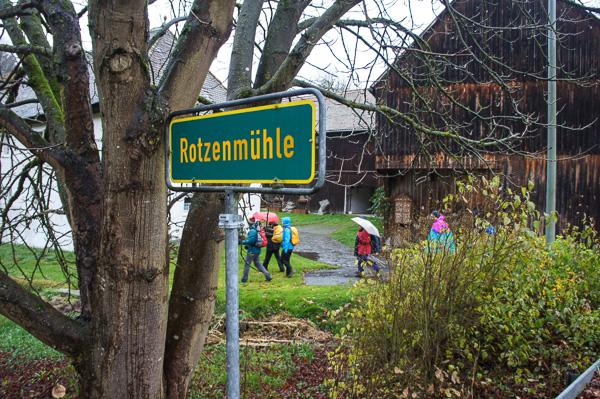 Die Rotzenmühle wird durch das Wasser des Schlatteinbaches angetrieben.