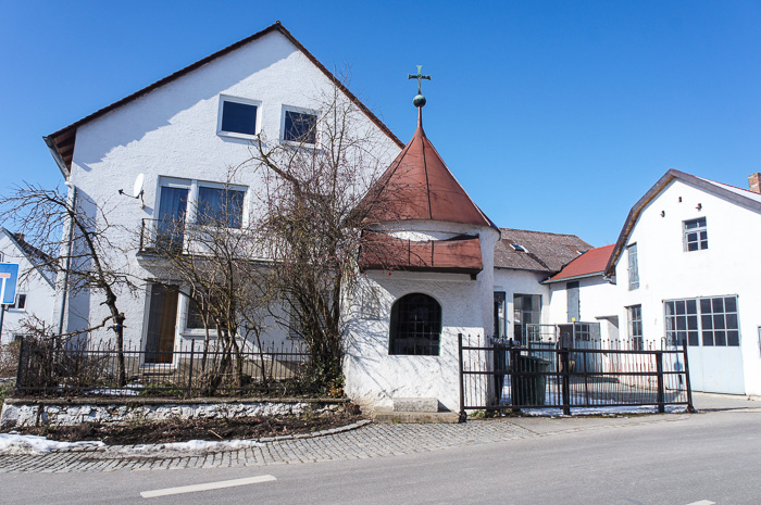 Die Kapelle an der Hauptstraße stammt vom 1649.