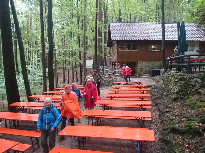 Aufbruch. Es windet bei gefühlten 27 Grad Celsius (plus!).