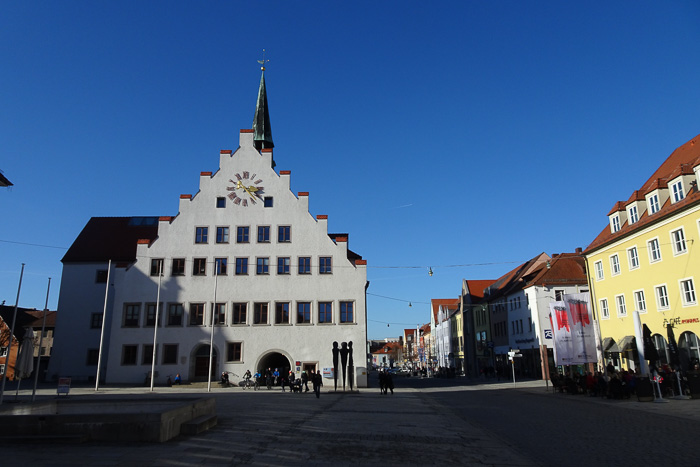 In der alten Residenzstadt der Wittelsbacher interessiert uns heute nur eines: ...