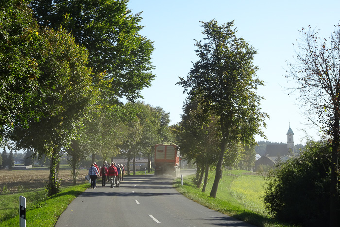 Nach dem Krieg ist vor dem Krieg. Zwischen Reuth und Premenreuth tobt aktuell wieder die Ernteschlacht.