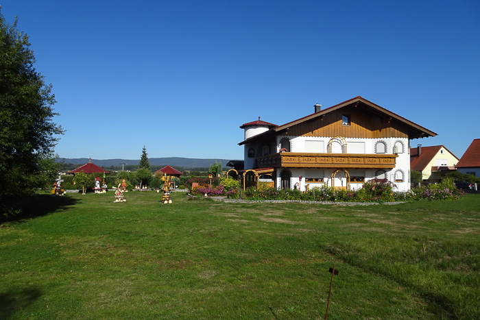 Am Ortsrand liegt die Siedlung 