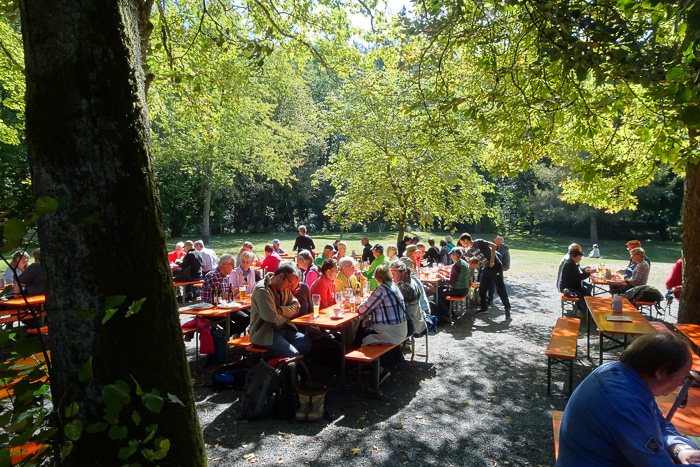 Das Essen ist schnell da und extrem lecker. Oberpfälzer Gastronomie im Geschwindigkeitsrausch.