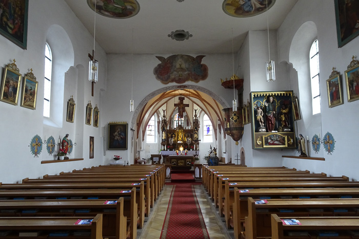 Sie ist wesentlich älter und historisch bedeutender. Heute, Sonntag, ist sie sogar mal auf.