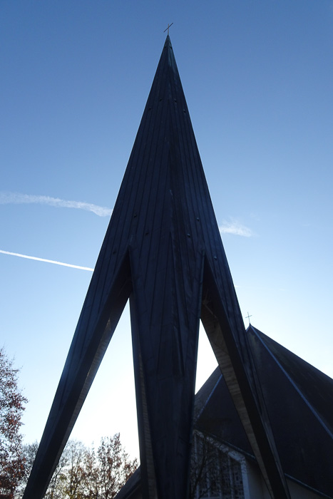 Der Turm wirkt total spacig. Himmelsrakete?