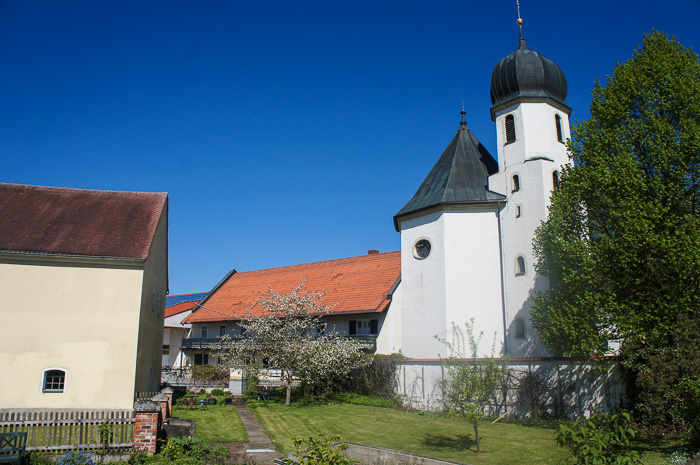 Haidenkofen, St. Ägidius. Romanische Kirche.