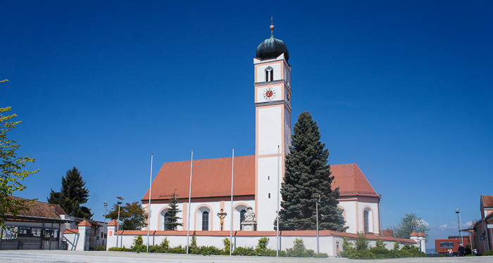 Wesentlich interessanter finden wir die Pfarrkirche. 
