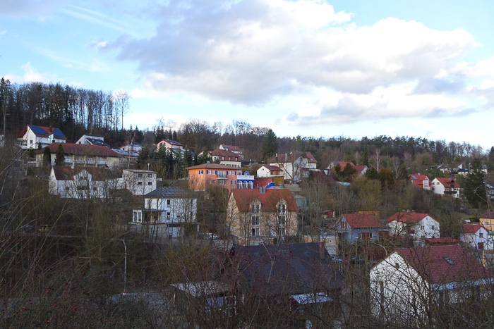 Ganz generell geht man in Etterzhausen mit Bausünden offensichtlich liberal um.