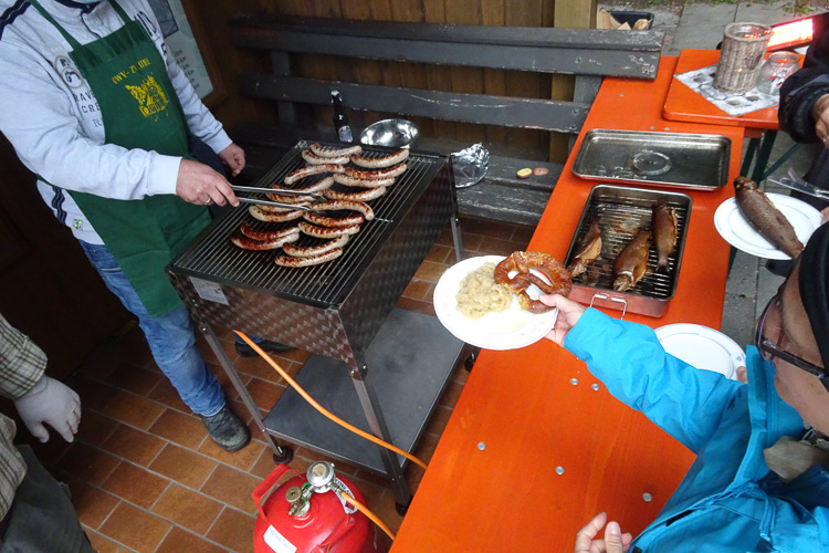 Bratwürstl und Kraut für alle, die es gut und deftig lieben!
