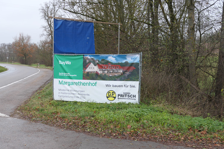 Es werden Luxusappartments. Ist doch logisch. Hier draußen steppt der Bär! 