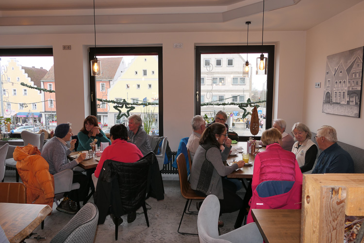 Wohl kaum. Patisserie Brunner verwöhnt uns mit allerlei Köstlichkeiten.
