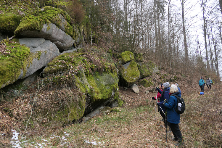 Hilft nix. Wir erfreuen uns gewaltiger Felsen.